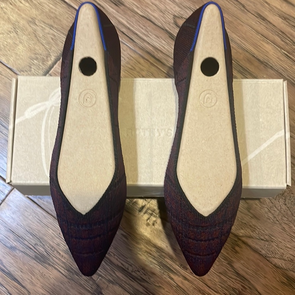 NWT in the box Rothy’s Size 8 the Point in Cranberry Plaid